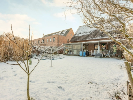 b93e7370b54143cc8a82020bda1262a6 thumbnail