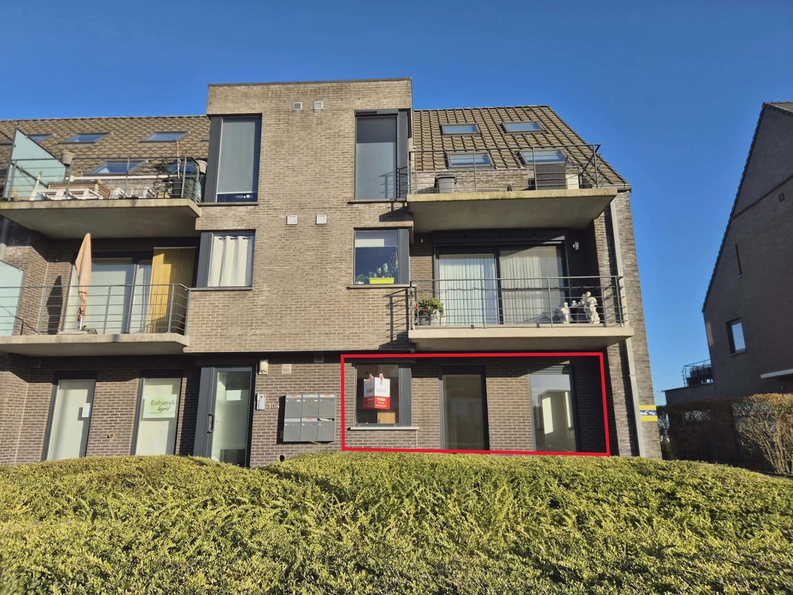 38f31a7dead0402bb88bd7f88779ad15 photo