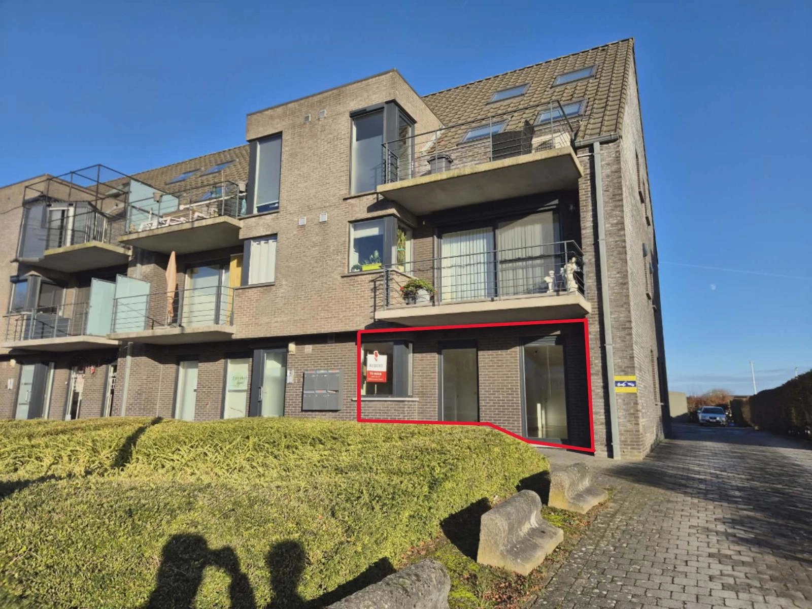 7056dc950ba74d75a231990f3be05afa photo