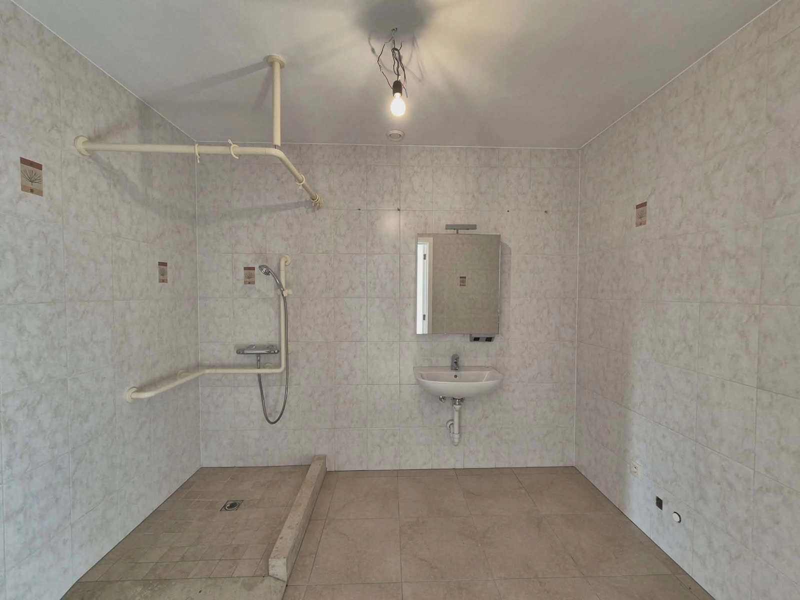 775bb5ab0f2e488fae0057b9cb03fc0f photo