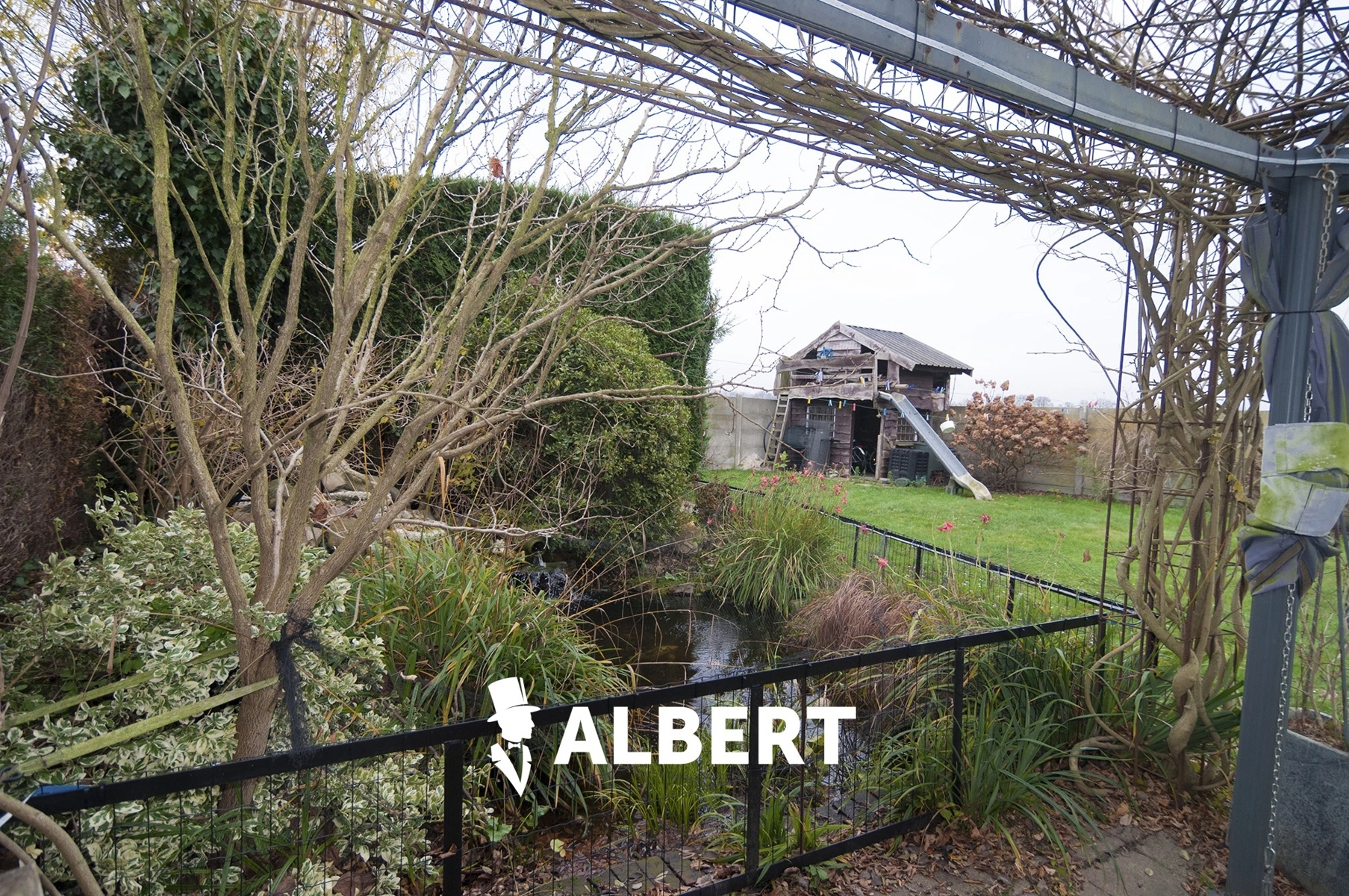 74e48abef0f34cc9a954c317b997cc90 photo