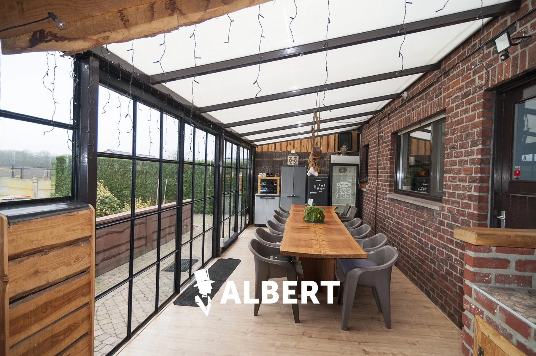 d61ad3dc21e14cbdb21088f1e56aa9ca photo