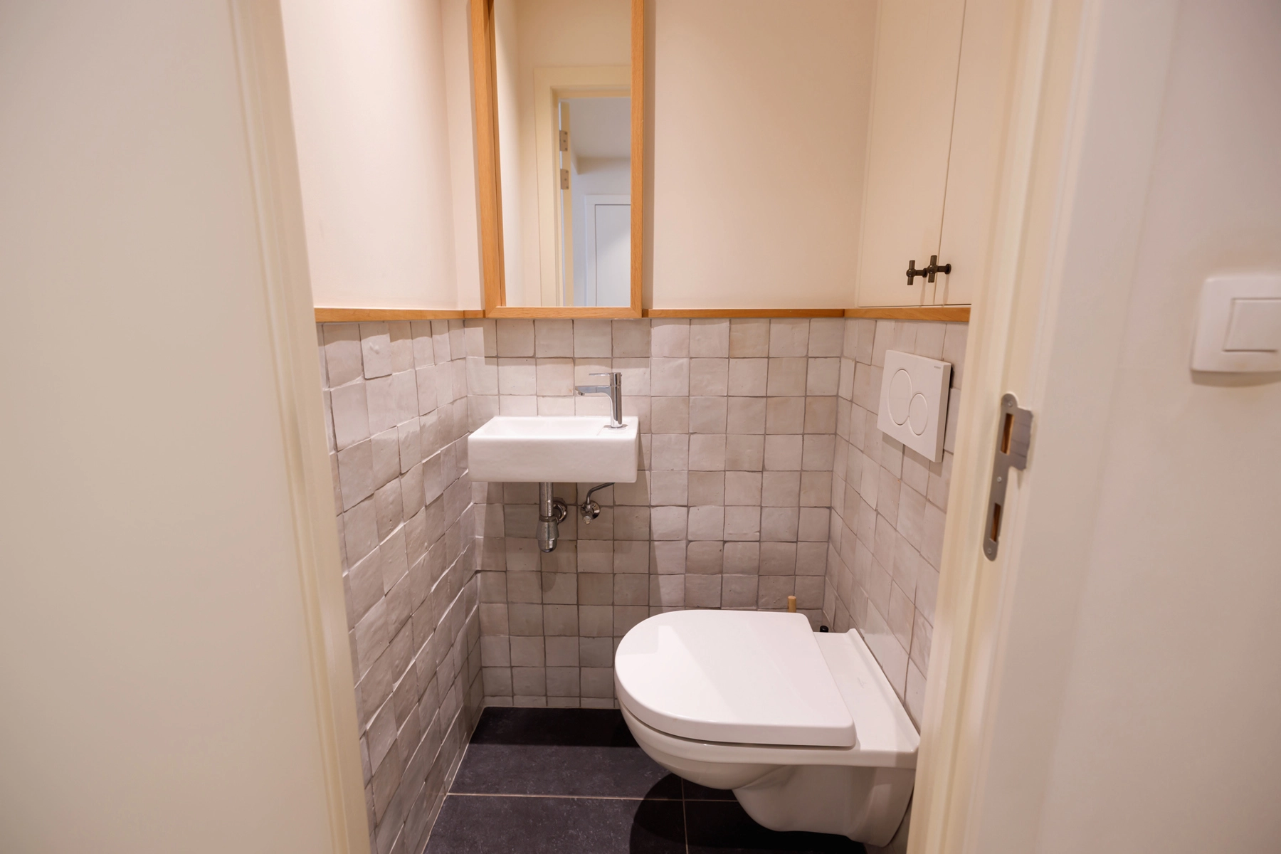 f856f2e77c5e43b89bfed0d9f308ee73 photo