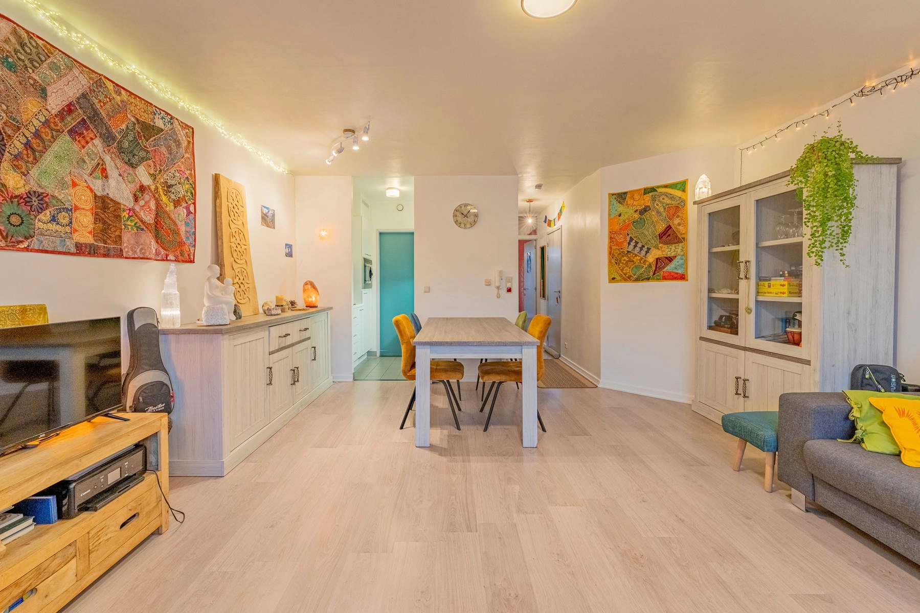 31a1fdf17931429fa743a4c36103e5ca photo