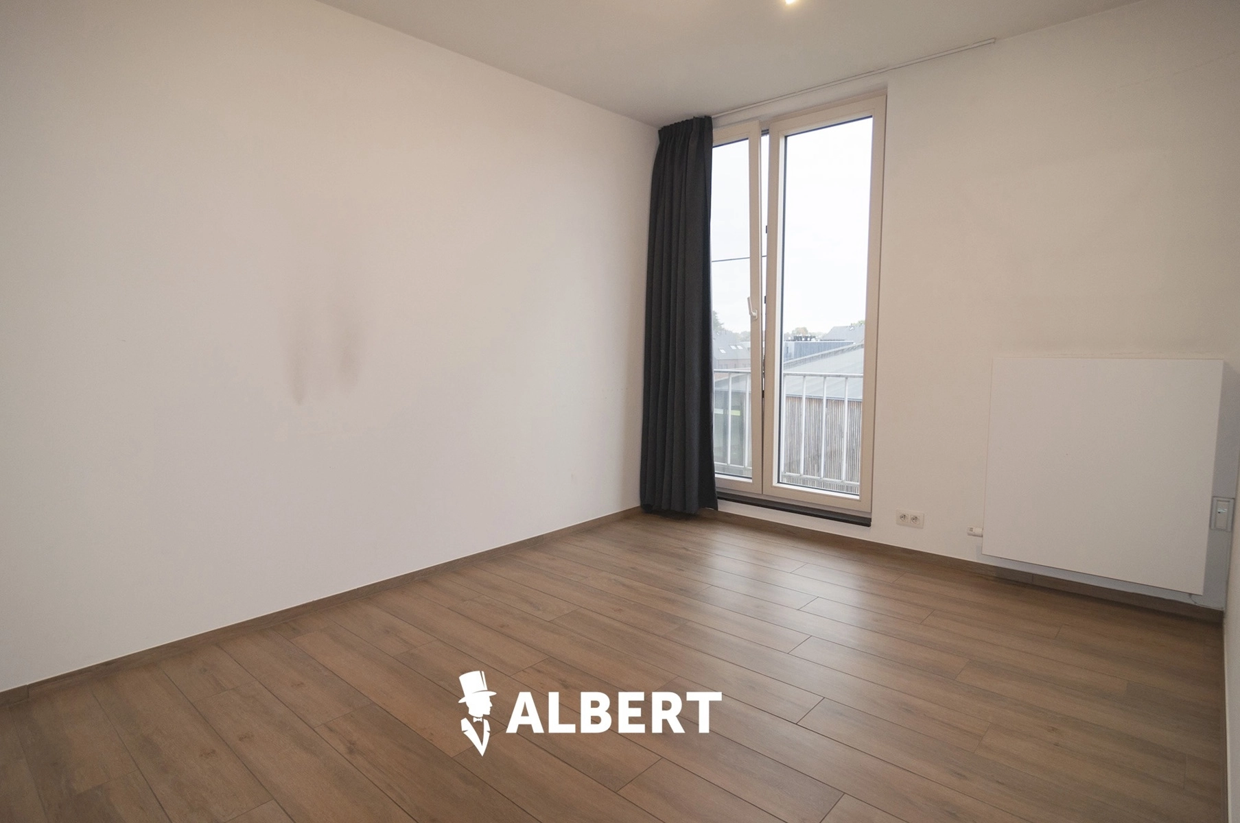 5539e637c184429ea79308d86903d017 photo