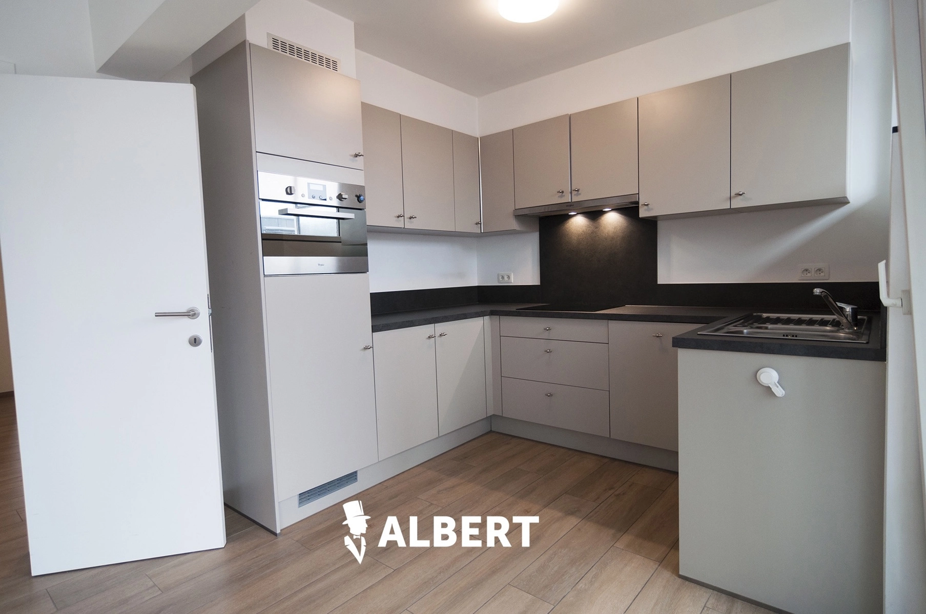 557bdbd81eb140c88be694454dd27ec2 photo