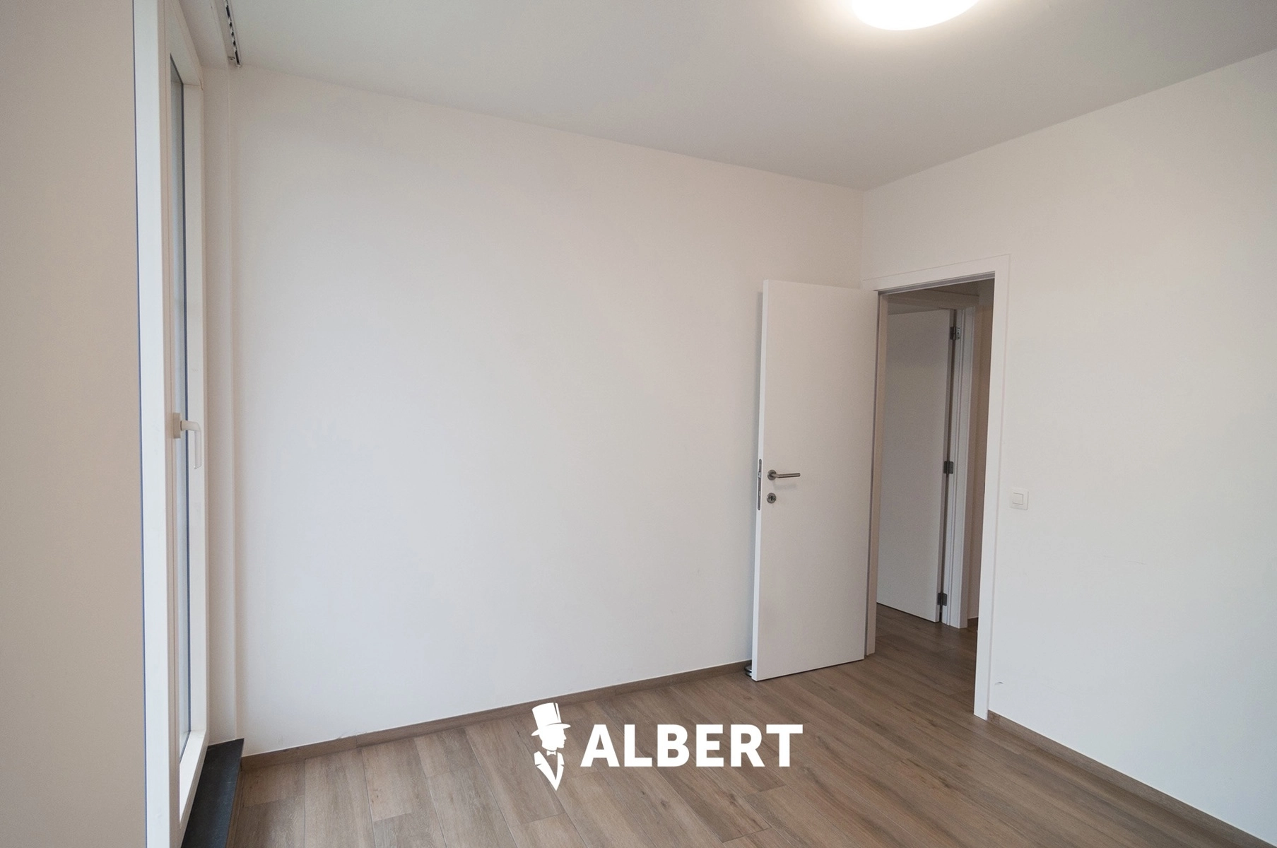 5e290de406a4467f83373fc2ae4f28e8 photo