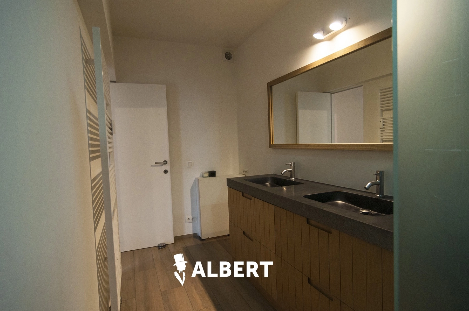 8ff79337f7044e7faa50ca13a92d541c photo