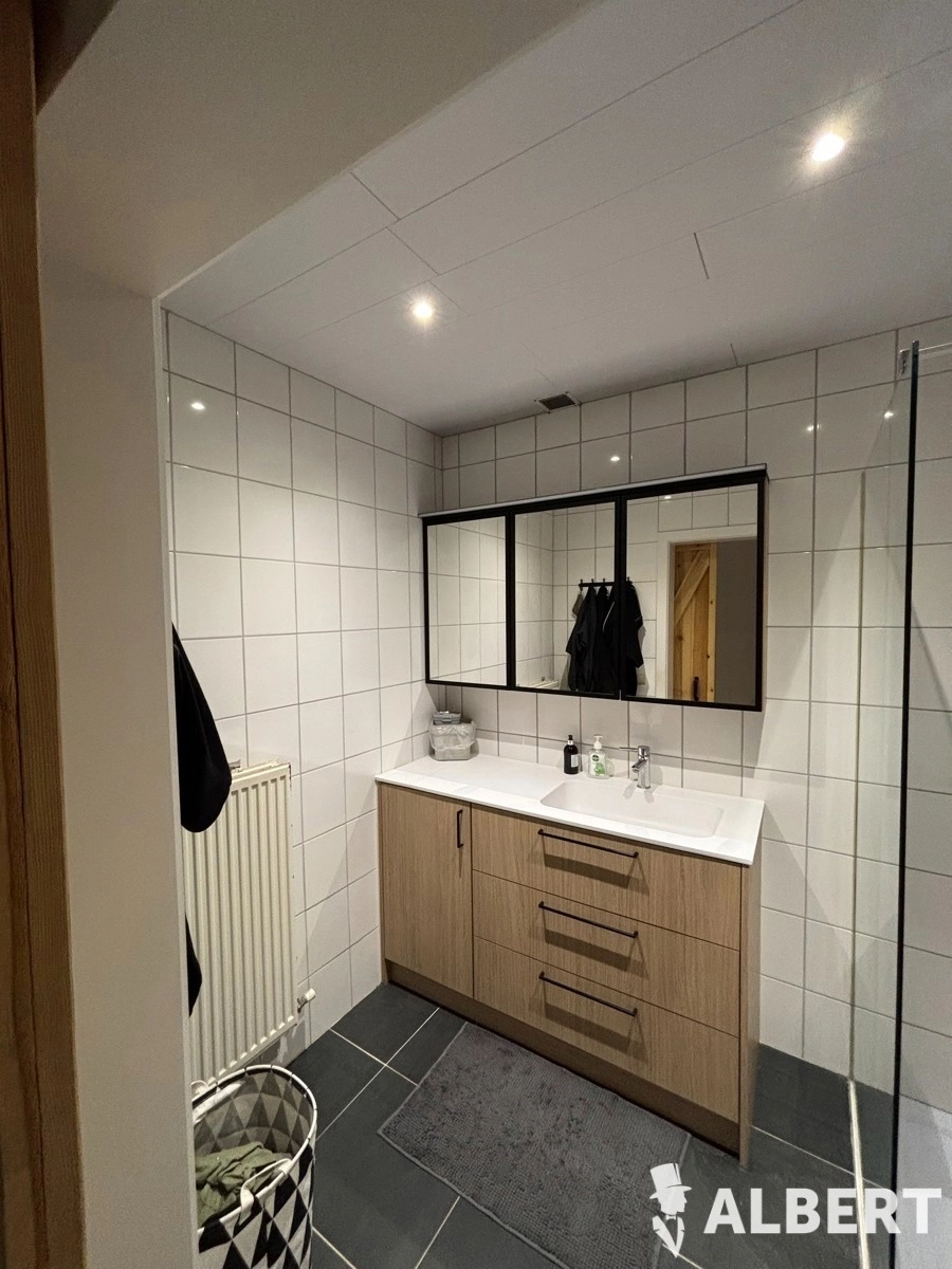 2c82f1b30db84ab2889585b634544c3b photo