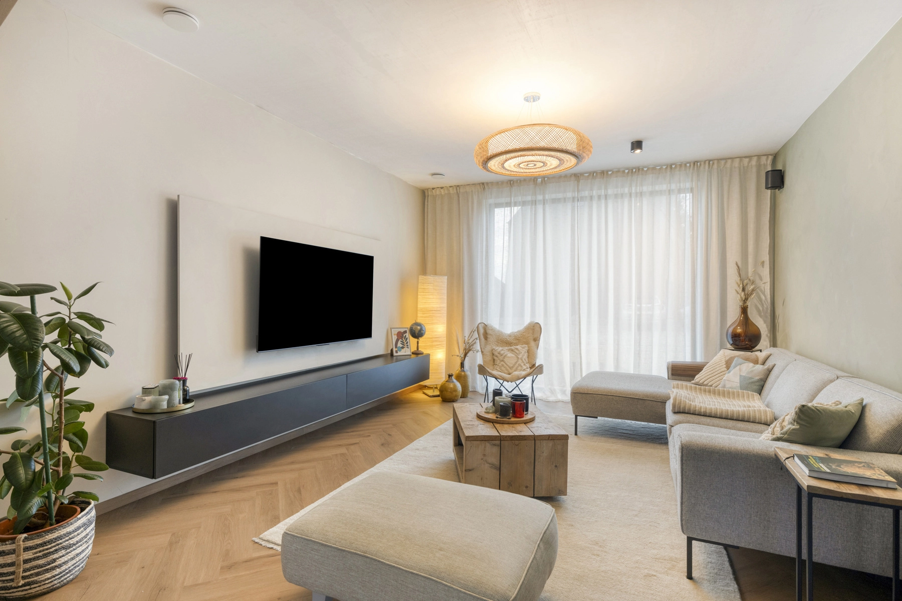 09e3bb3ce3674eb9abee2ccd7019115c photo