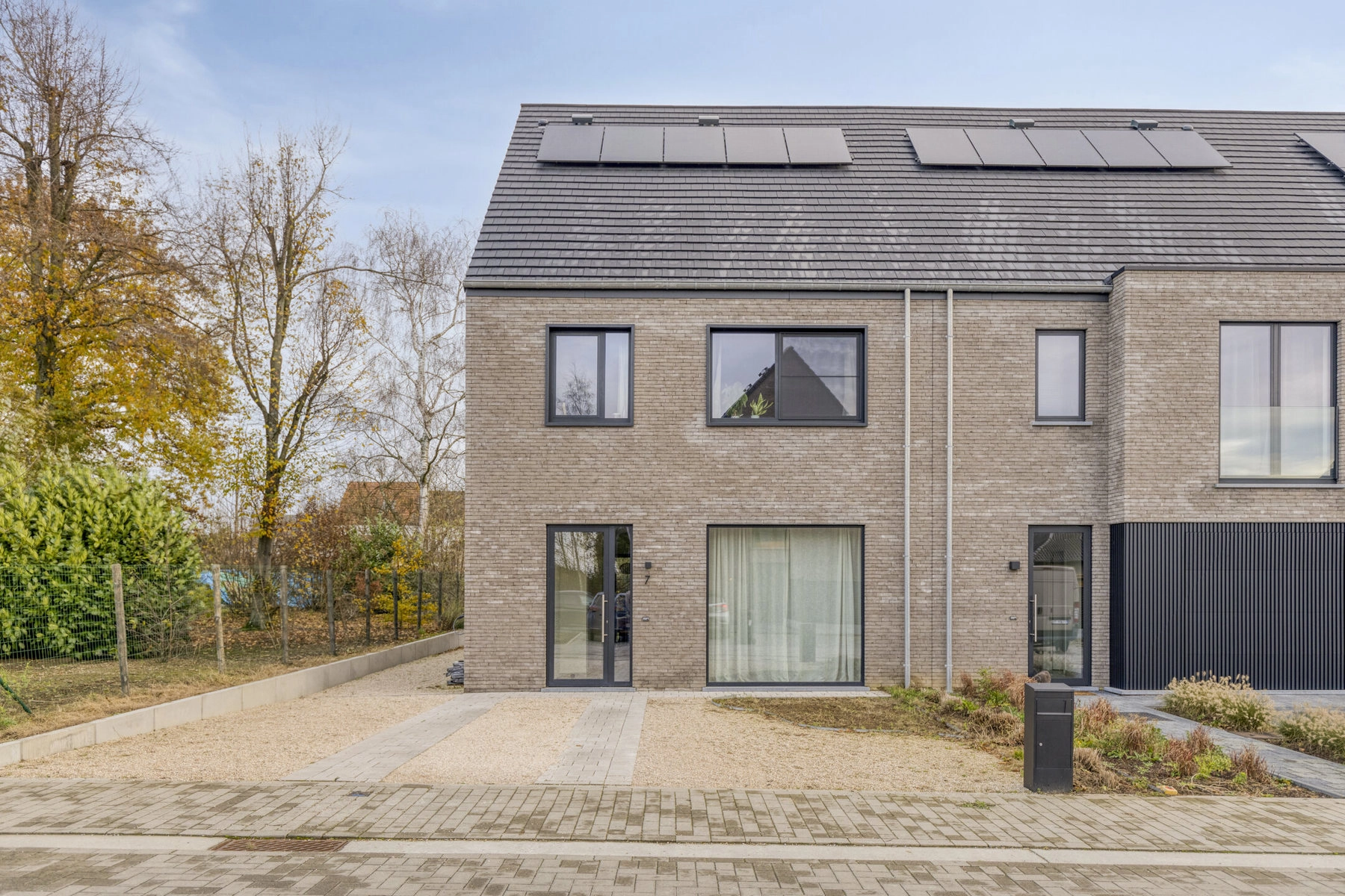 21f1575d71184a62bc49a426a6e92091 photo