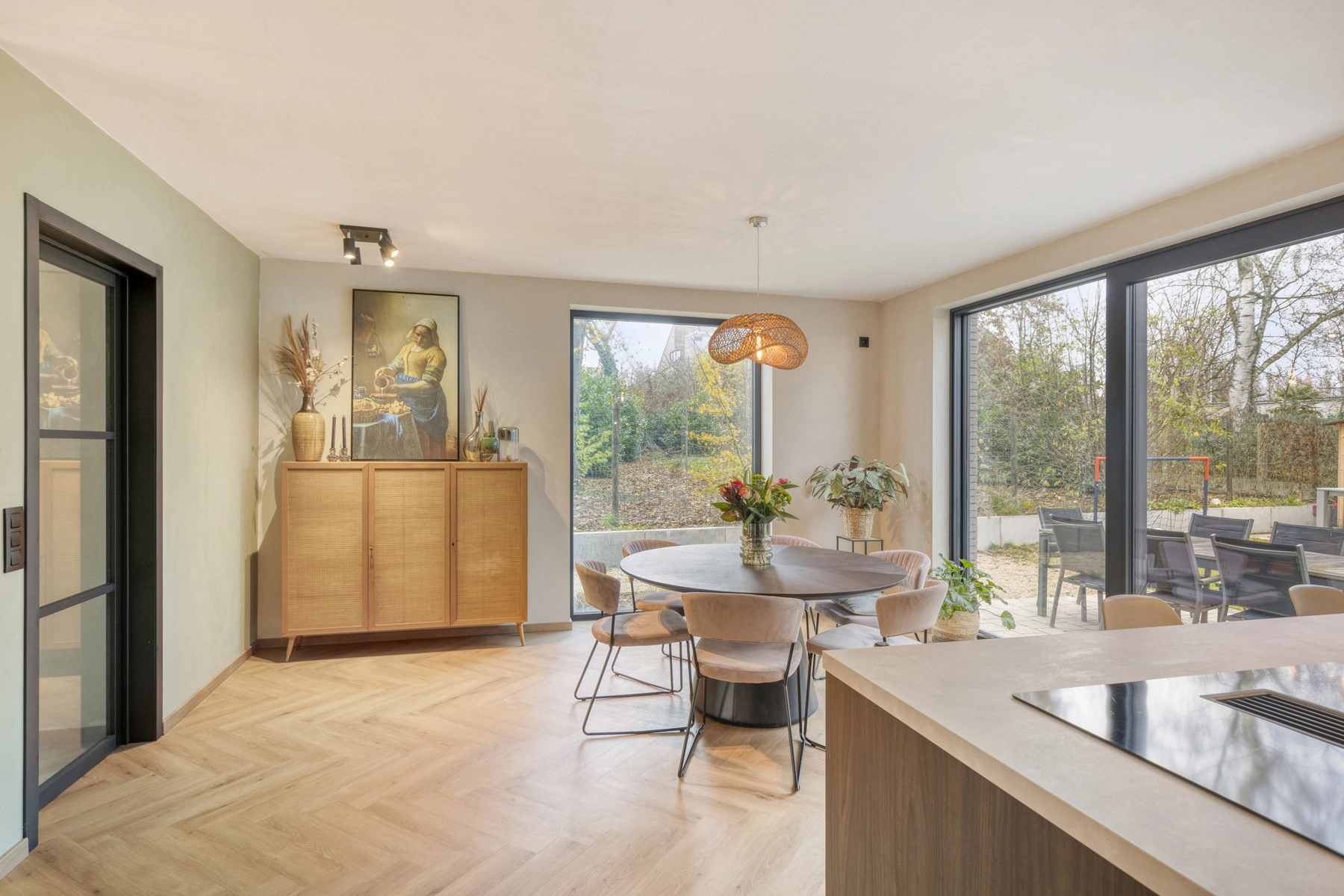 4ec8cdf0e4c943aebc559d0a0d7f6fba photo