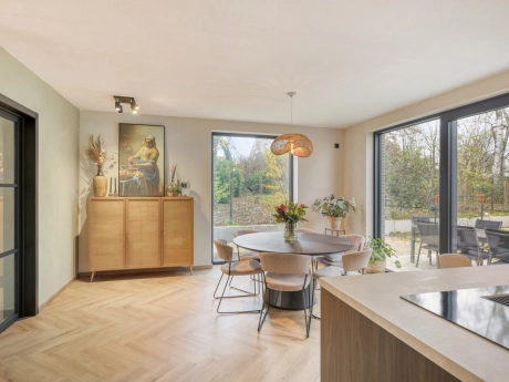 4ec8cdf0e4c943aebc559d0a0d7f6fba thumbnail