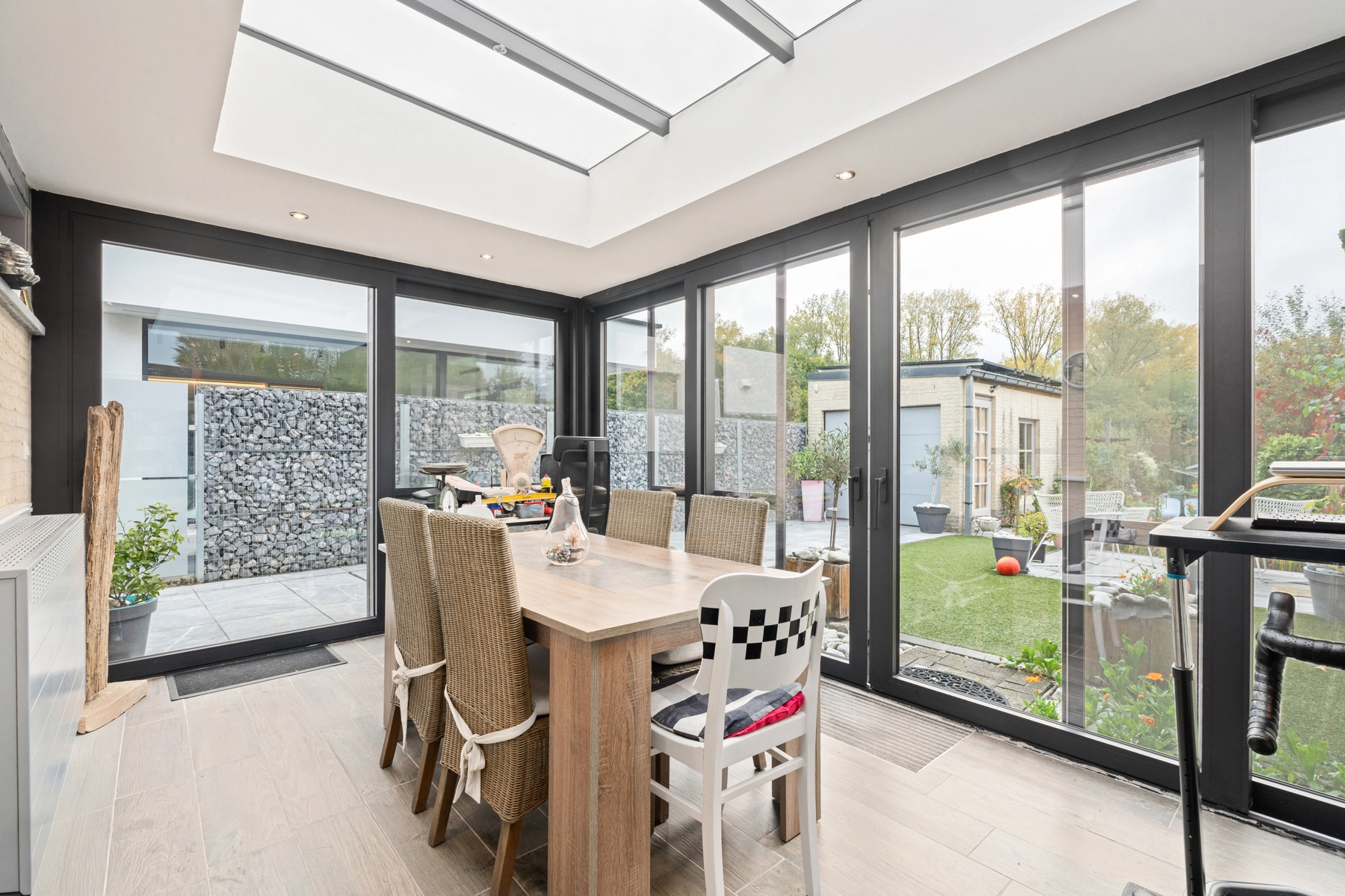 4a115df1dfea4db68f448a7090731c5e photo