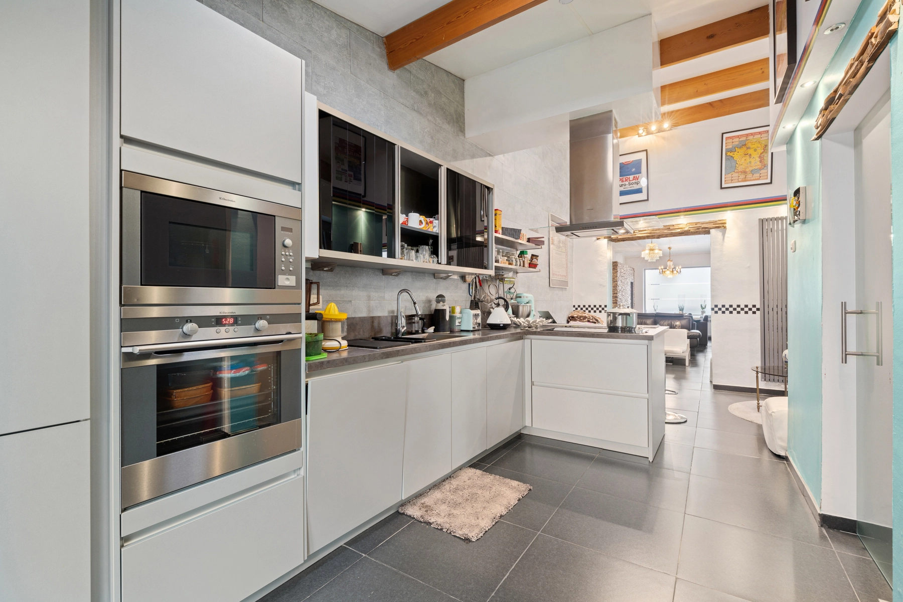 ca2256d53ae146a1a52d2cbf23e51099 photo