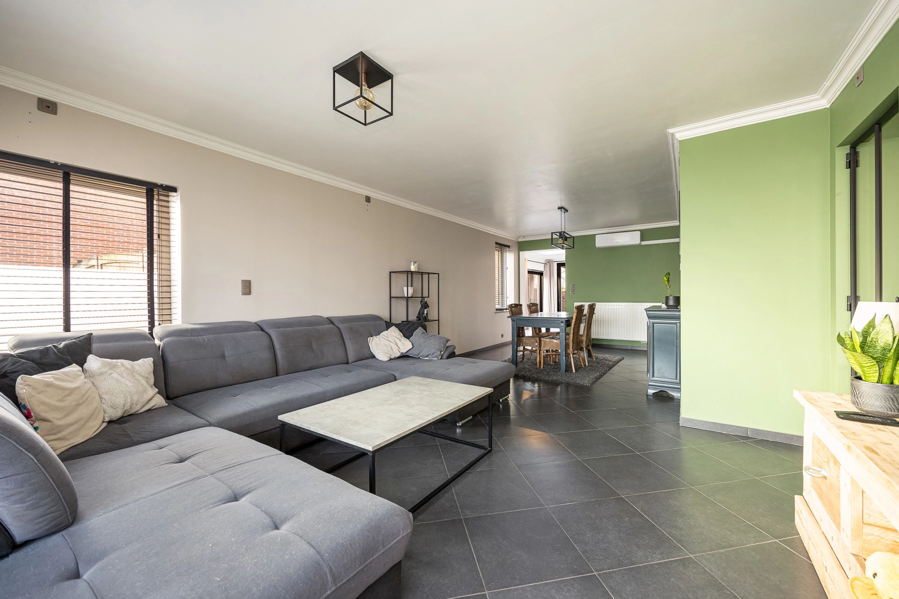 7f044e16b4754c5b8e3ec2739dd8a25f photo