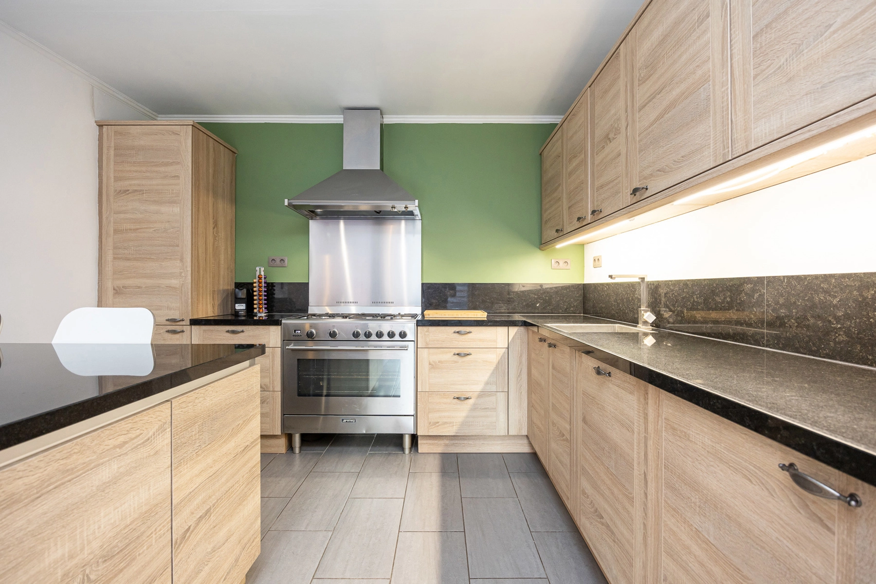 92964e5b8f874e3787fefbac38c7d006 photo