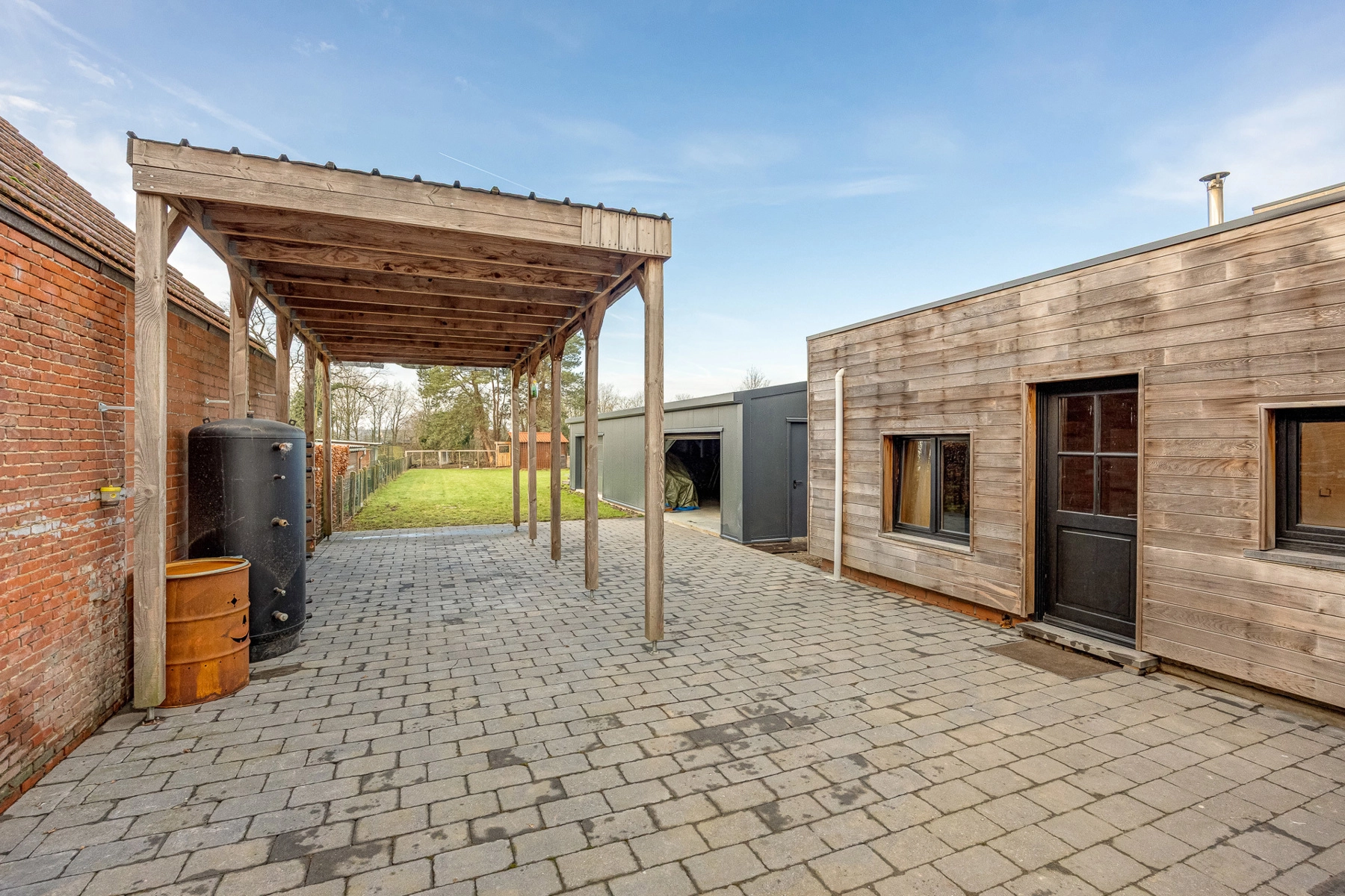 e470335c6af742fb801921205cecf2ef photo