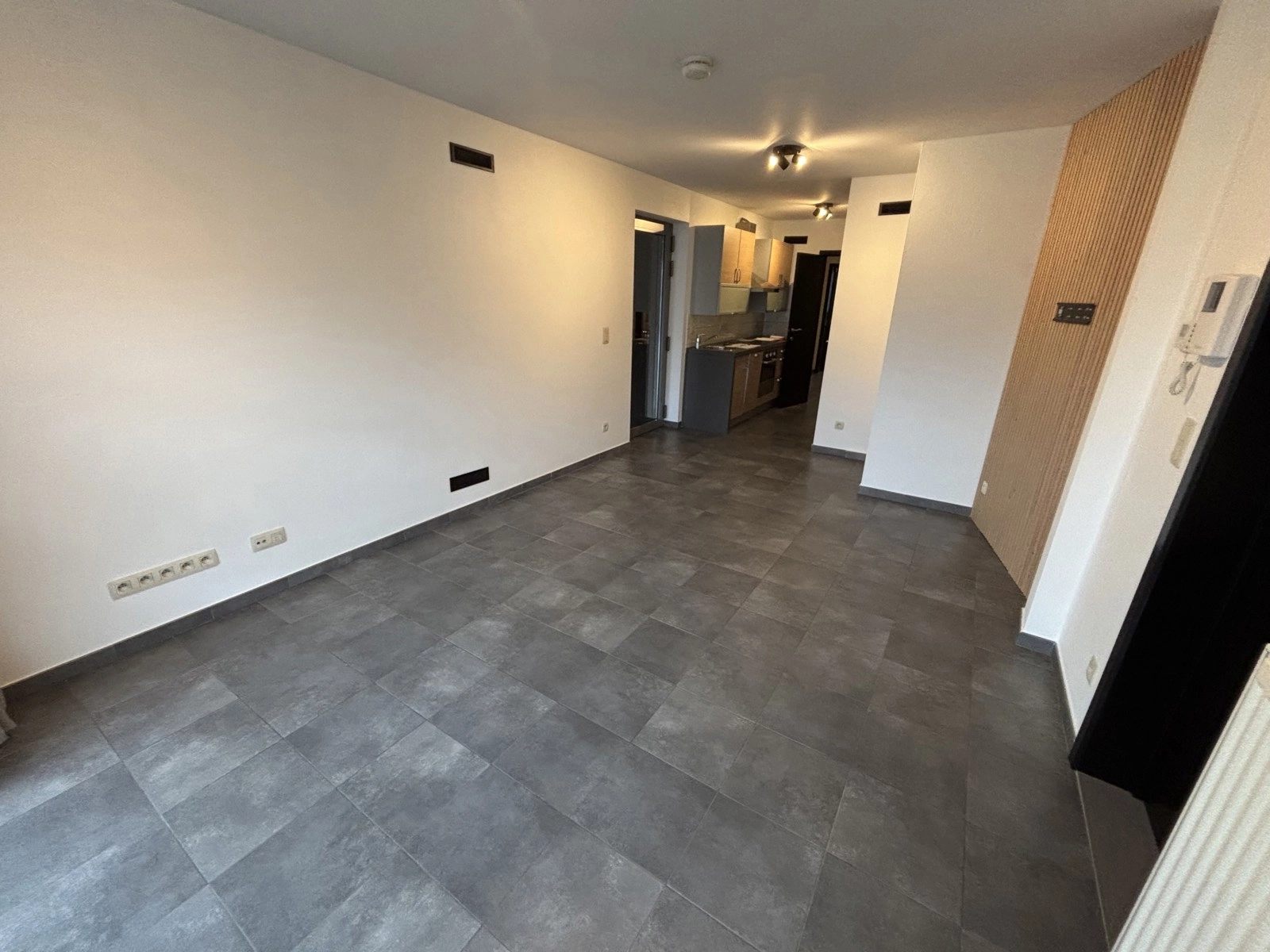 b4c4982e2c87434f8ac1a9a673bec9bd photo