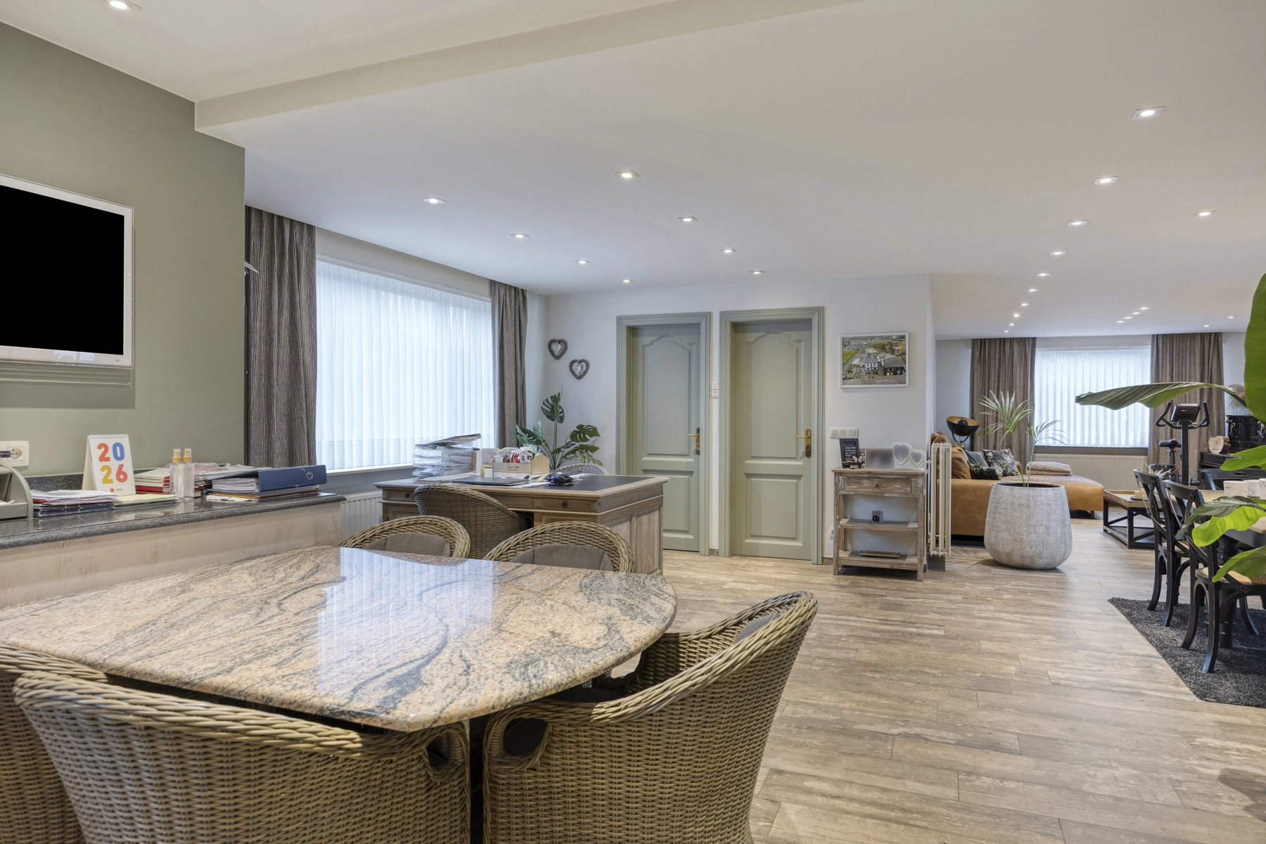 ccc415654ffa4db18dd72e131056690d photo