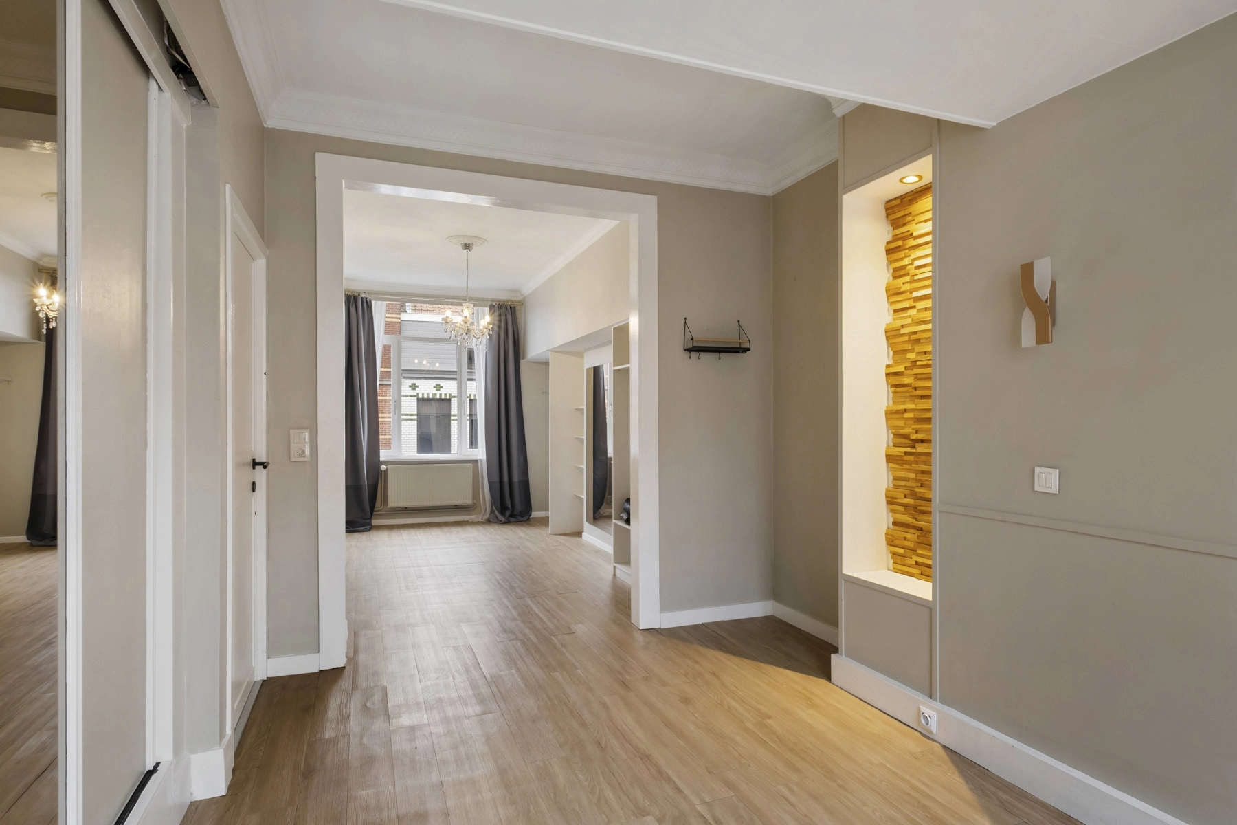 2b7c8c1a4bd84e32afb0bbbe672a4843 photo