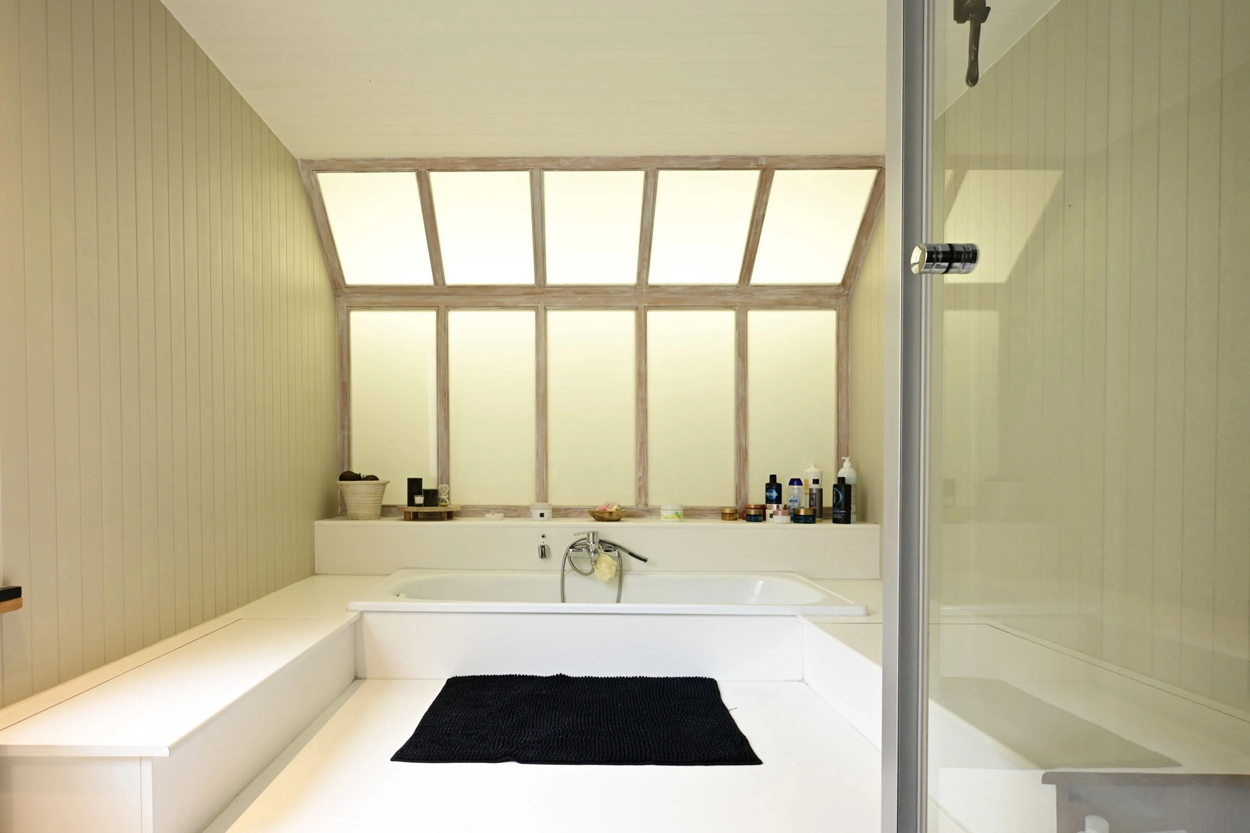 803a7b6b6c0f4b80916b311762330e1d photo