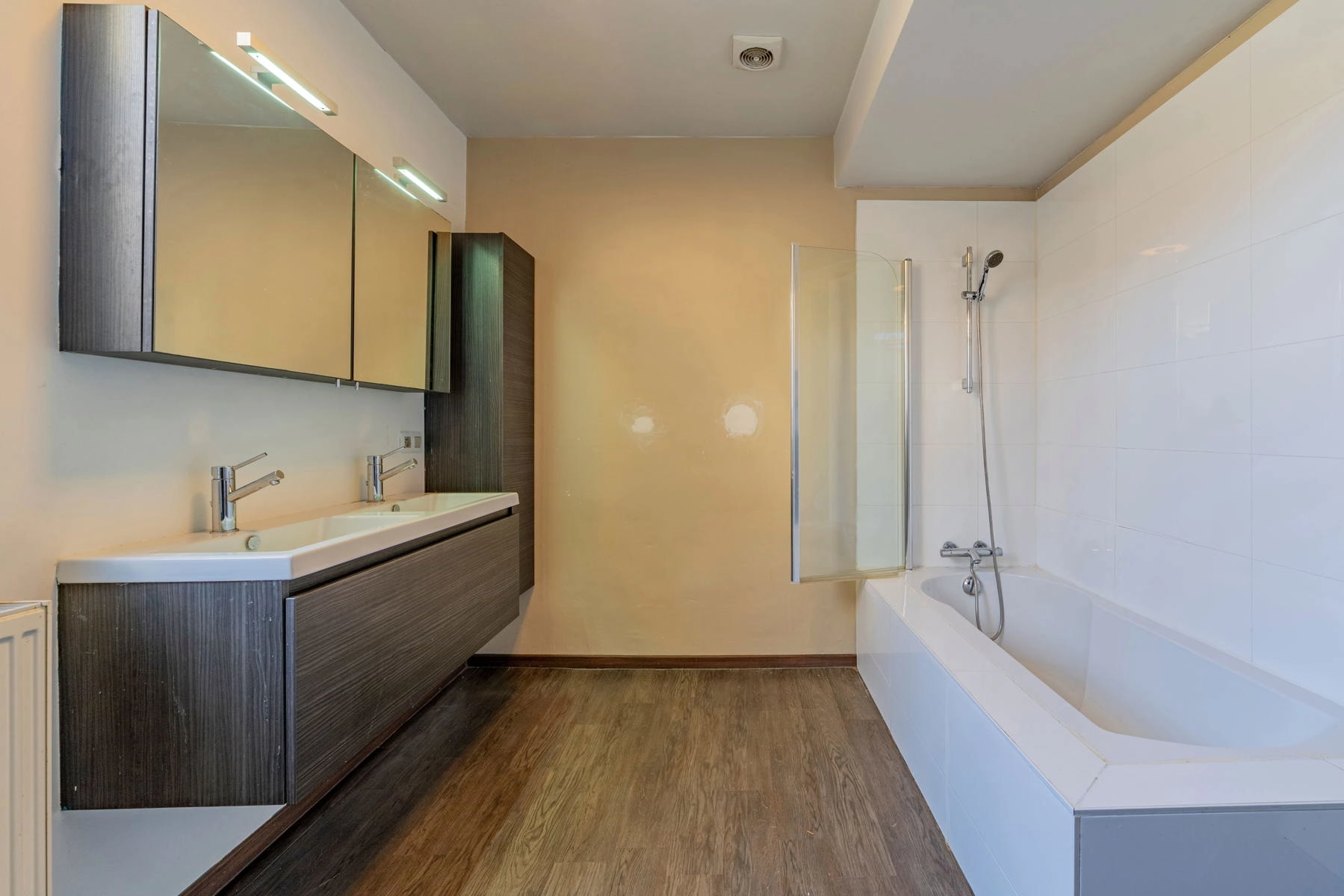 0f5a86579a6747248fea508ea35e3e80 photo