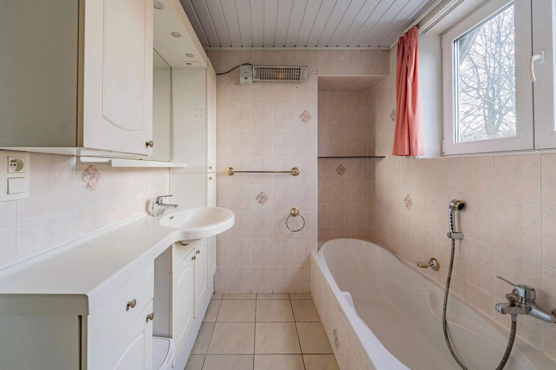 53bf8b72f1dd481f9675cc516d9ba0f0 photo