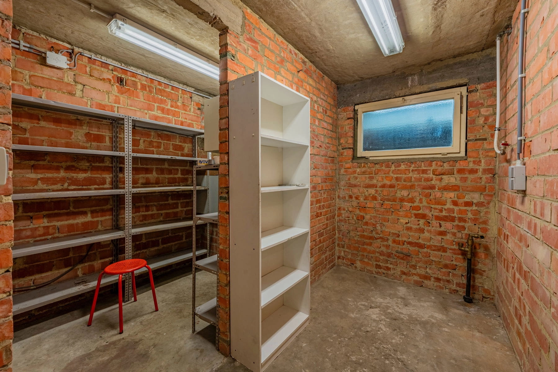 ce61a3d1a43841fc9835de319b417533 photo