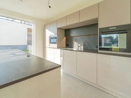 ae8a4695283847fa8dc7f9ae44666e8e thumbnail