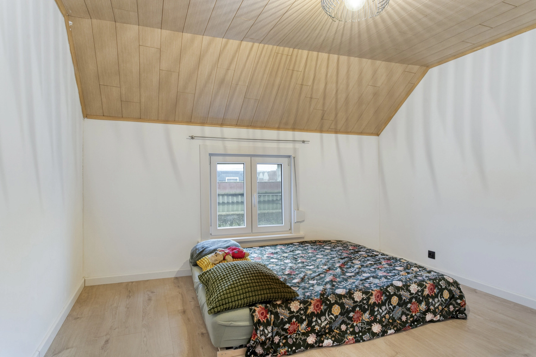 7100b1f6038044998271fad89ec7cbaf photo