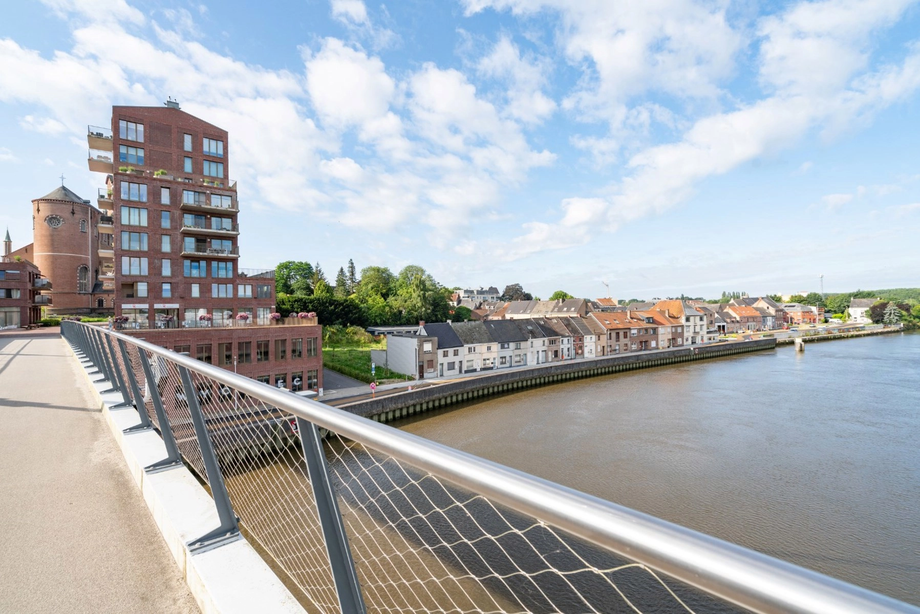 90bb4a772a354711abbed041a755df84 photo