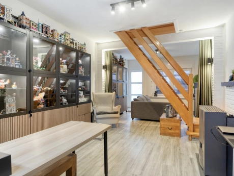 9badc2e4b27a4abbac10326e17a960a8 thumbnail