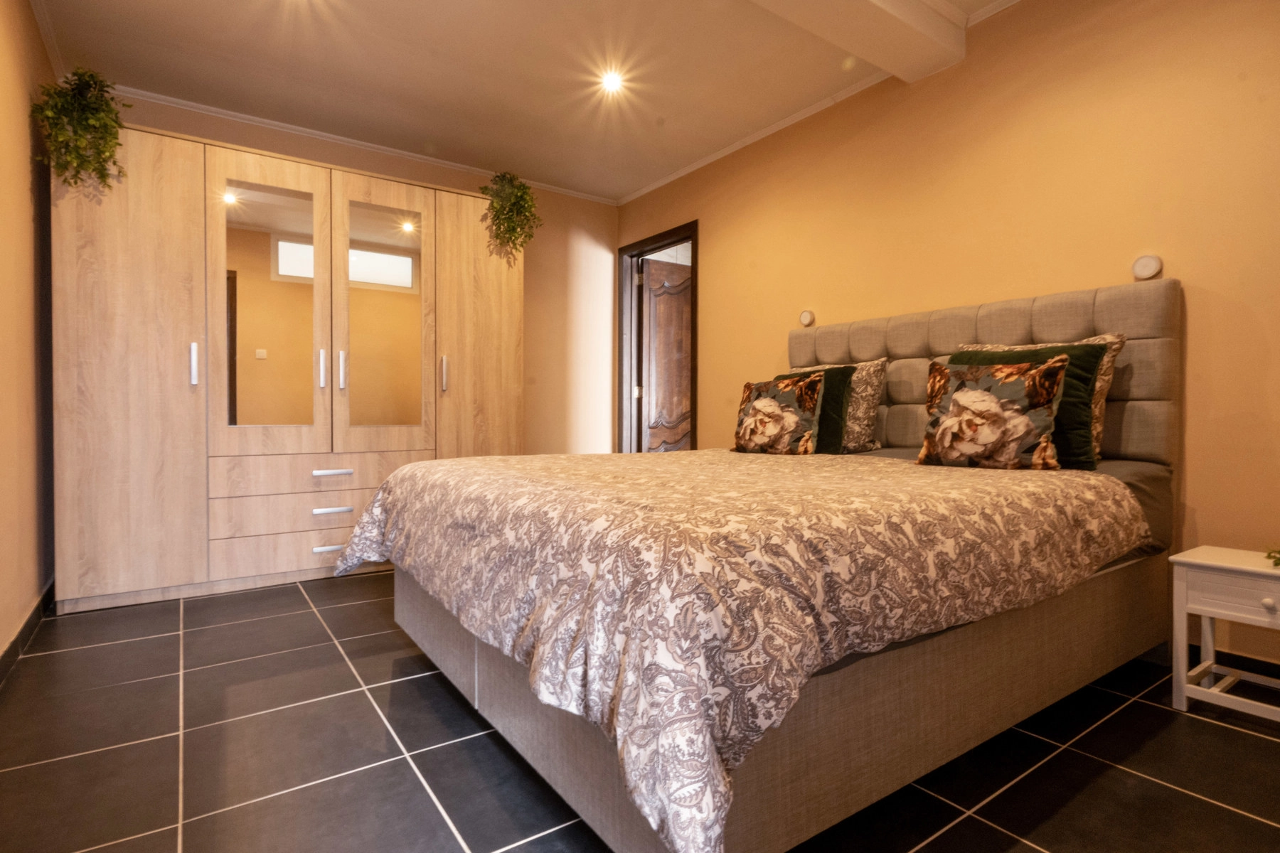 3bfc5450055e408ba193e6d75502a3f0 photo