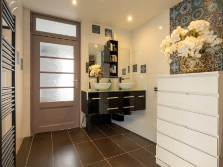 b643fe6236e248f78c28e1d63f62b604 thumbnail