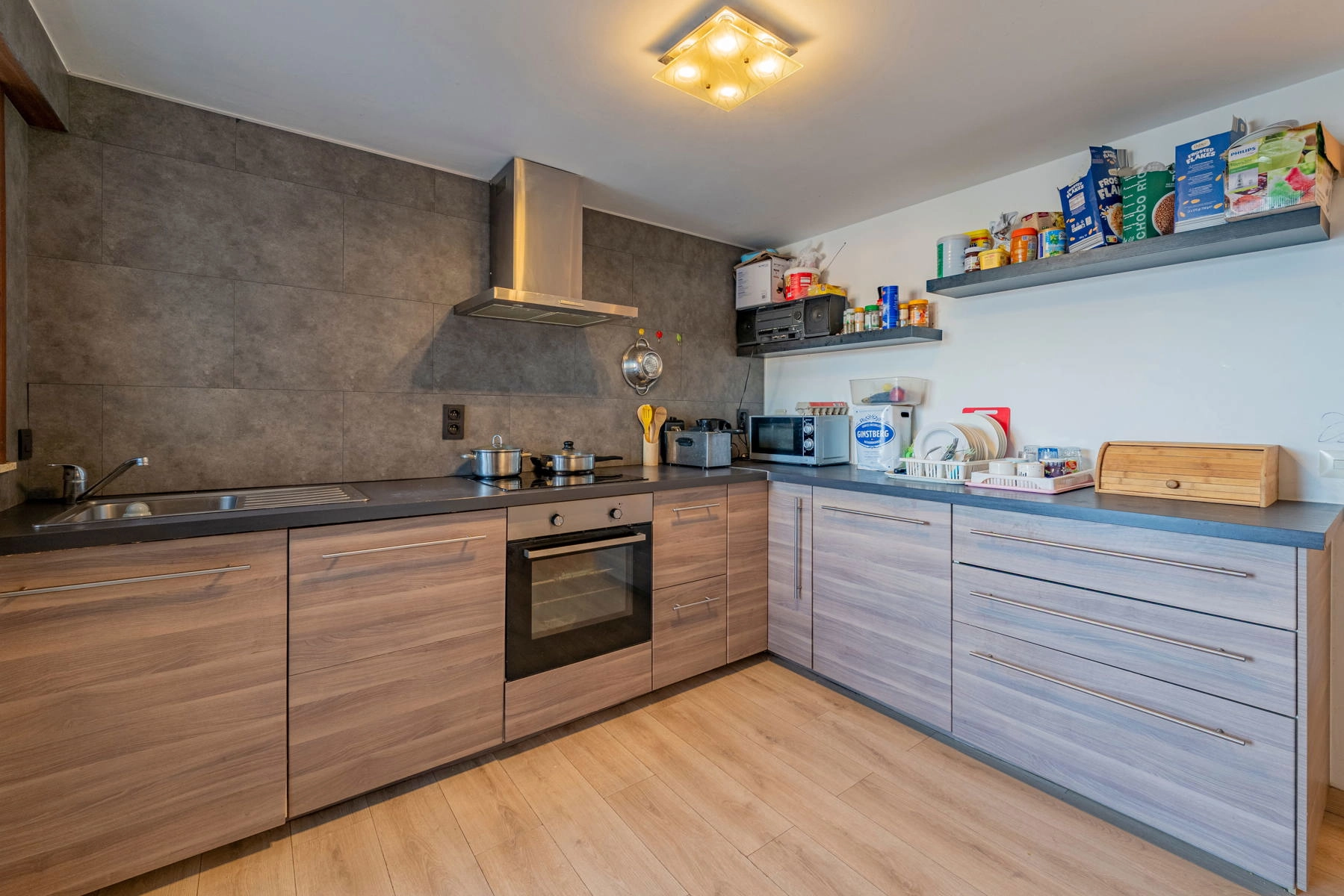 41f3819c3c3a4226acfcb3f5fdc9641b photo