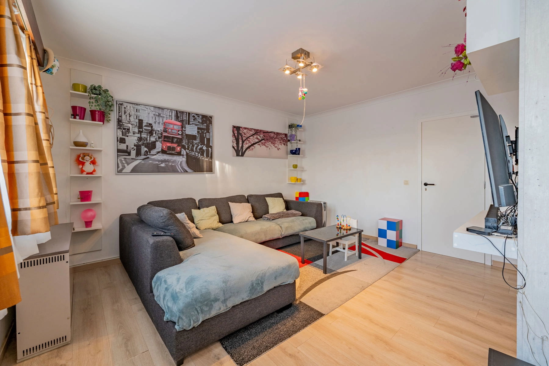 98d2c19f13dd427bb9da40e7006842e7 photo