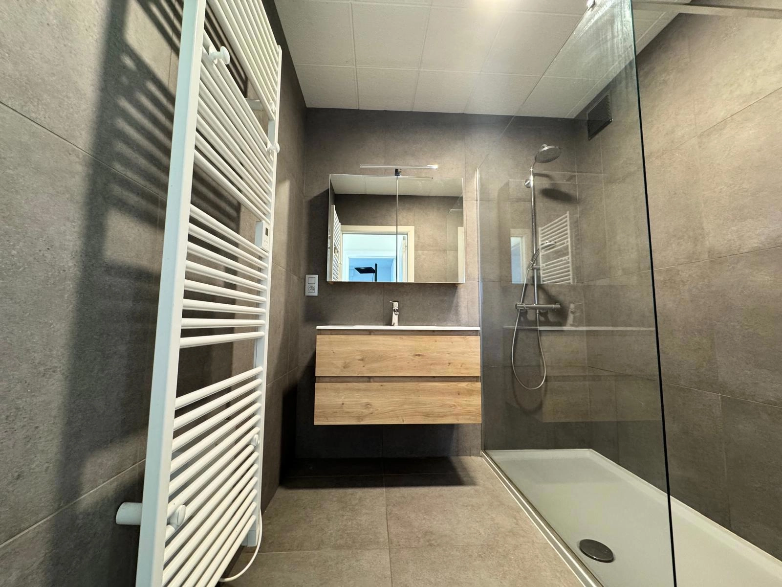 4eace2dc130f422e9a248ebb6769d83e photo