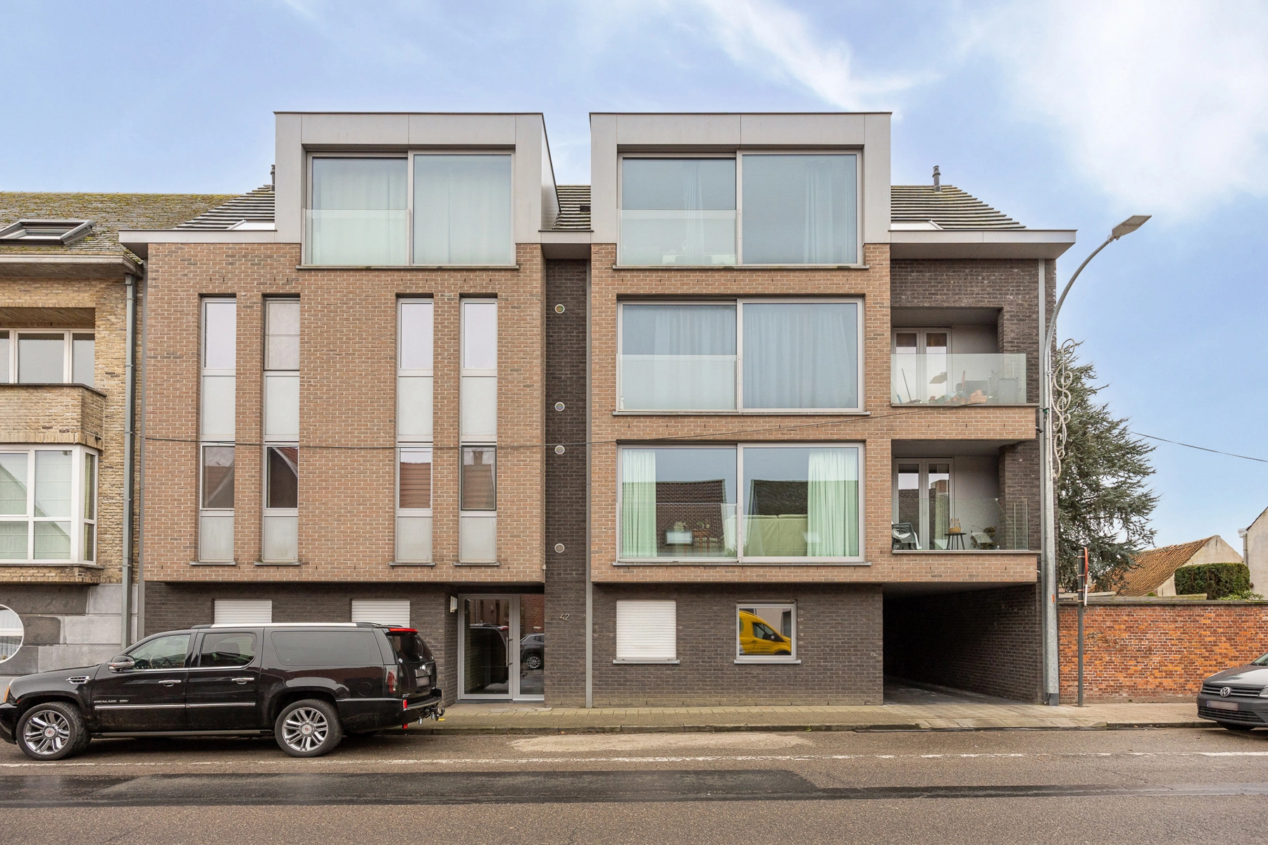 41c7cfad3c5a442f80bcdbf697a68c70 photo