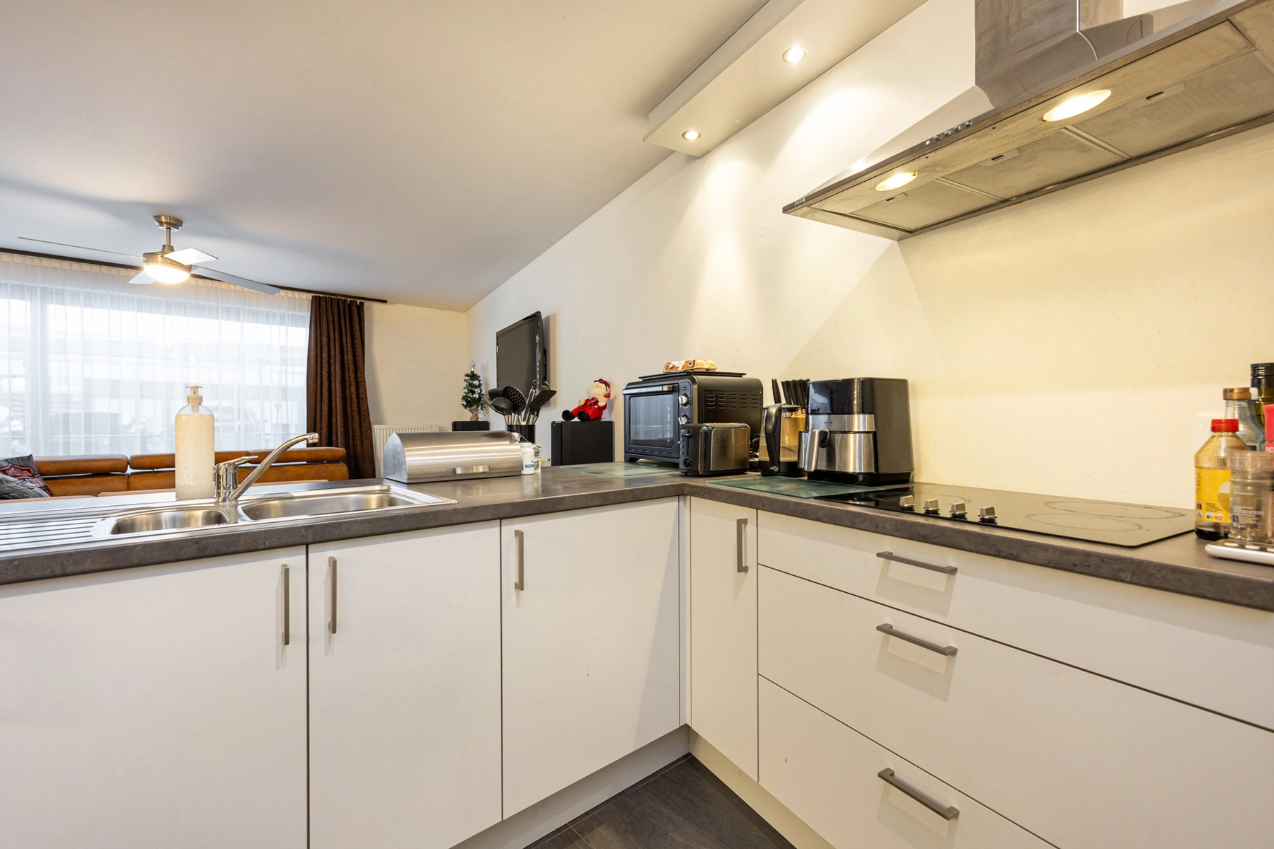 4af64c39ec0647cbbcd0a6732ad00124 photo