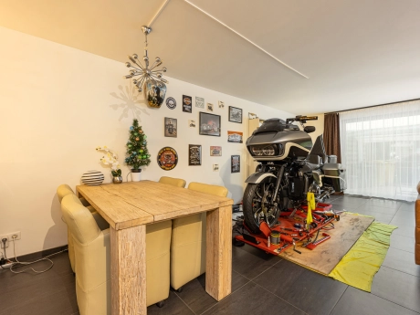 d0828c84a9a64a72a831653286099a2f thumbnail