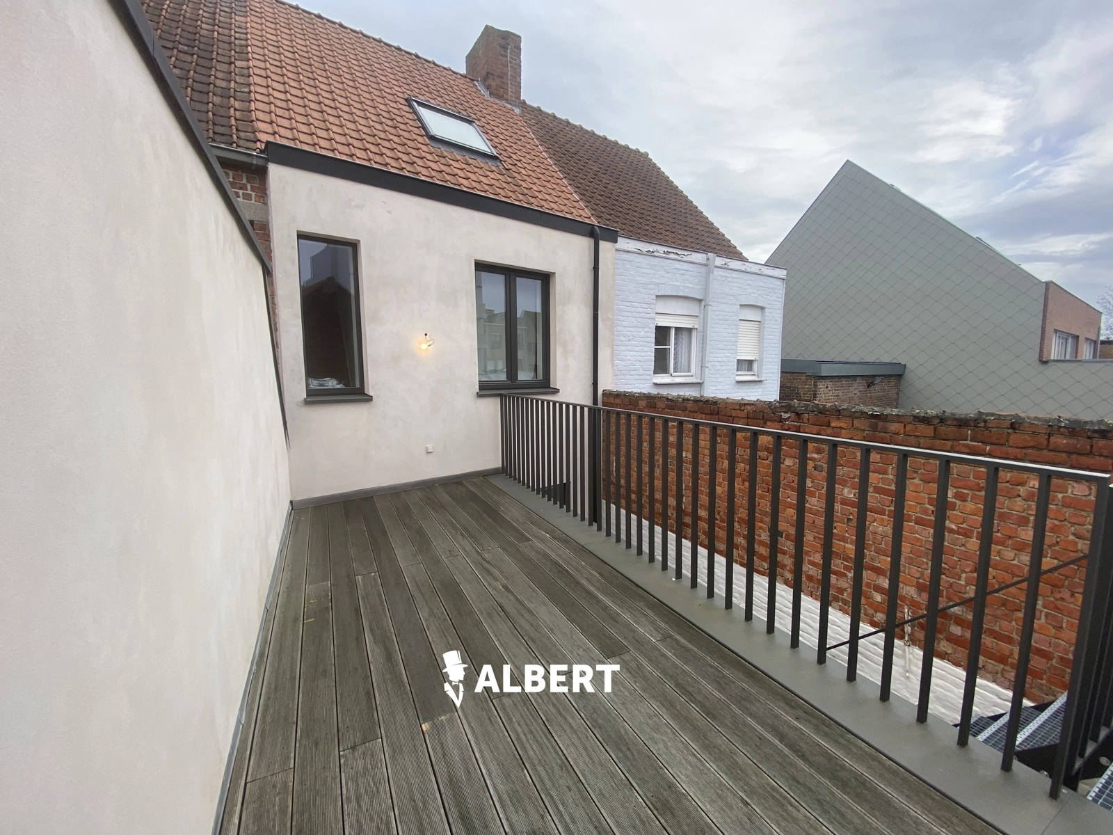 5e40d55f21e64779896e8dd2741360b0 photo