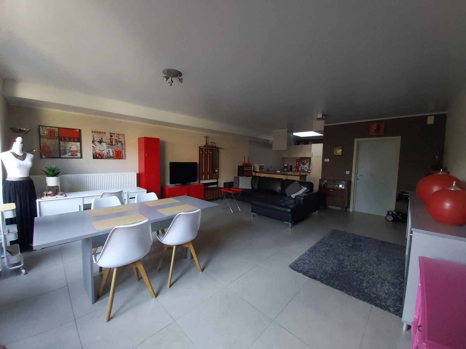 914134dbce434f2884247c8e2f4260be photo