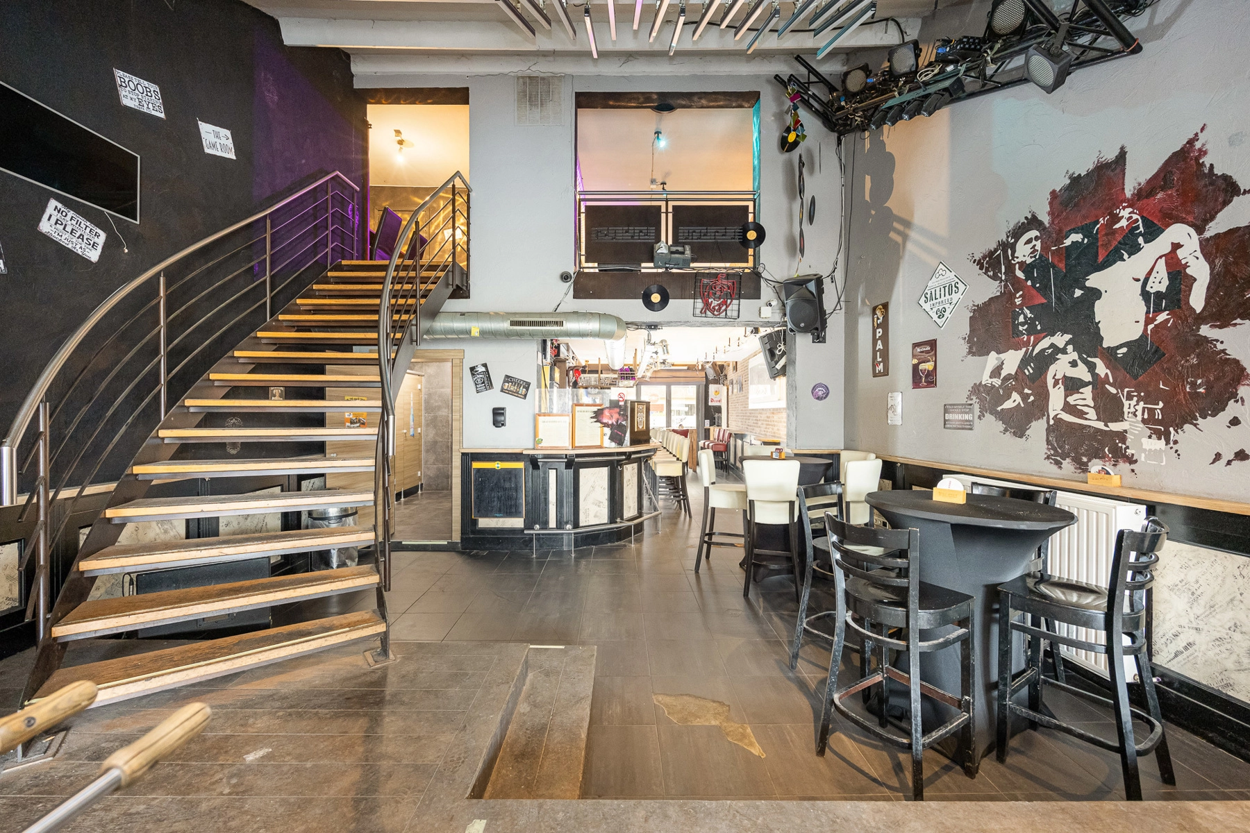 35f91d9030a24fccbe5af227fd933168 photo