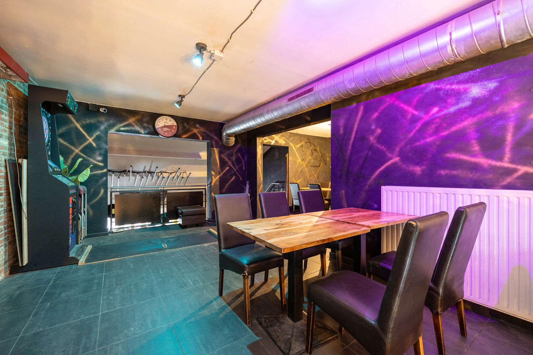 5e433e91d6014a8a80515a7c2f32a4a7 photo