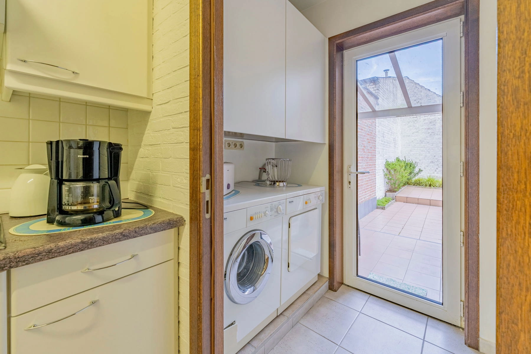 770e5eca72044eb5b51a6cd19ea8f593 photo