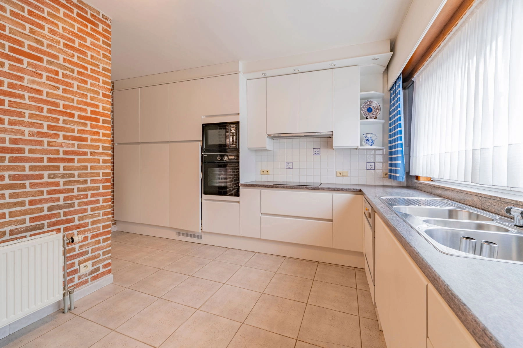 af47ebe30f584719b18a513af3a90c59 photo