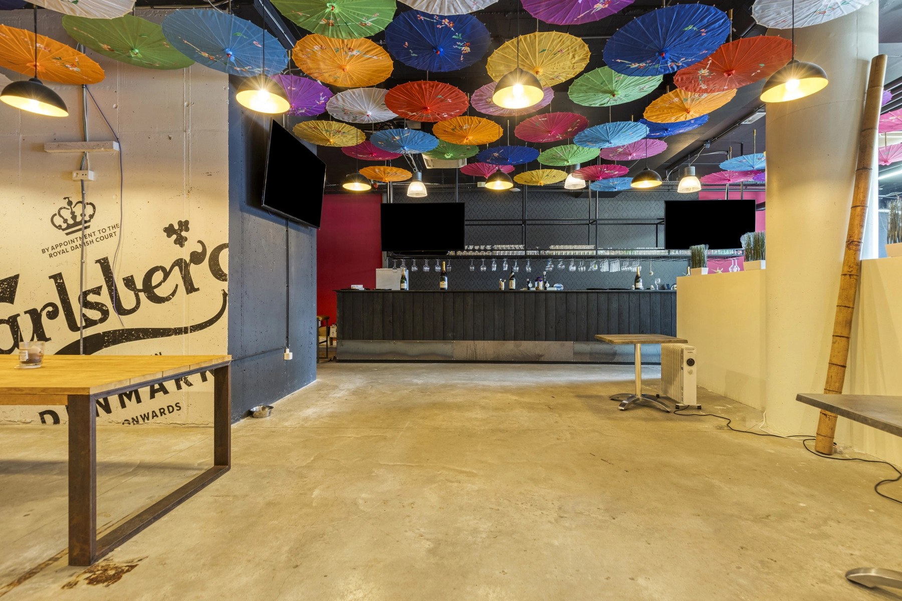 4d060b0b9cc94f21a5f815c292493484 photo