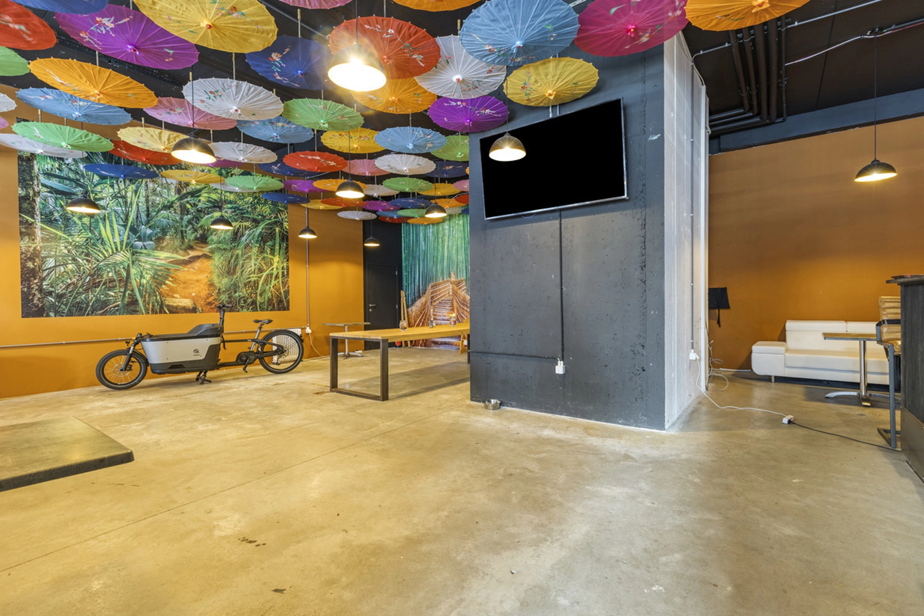 6d38756d4a704bff9d79a4688f202a32 photo