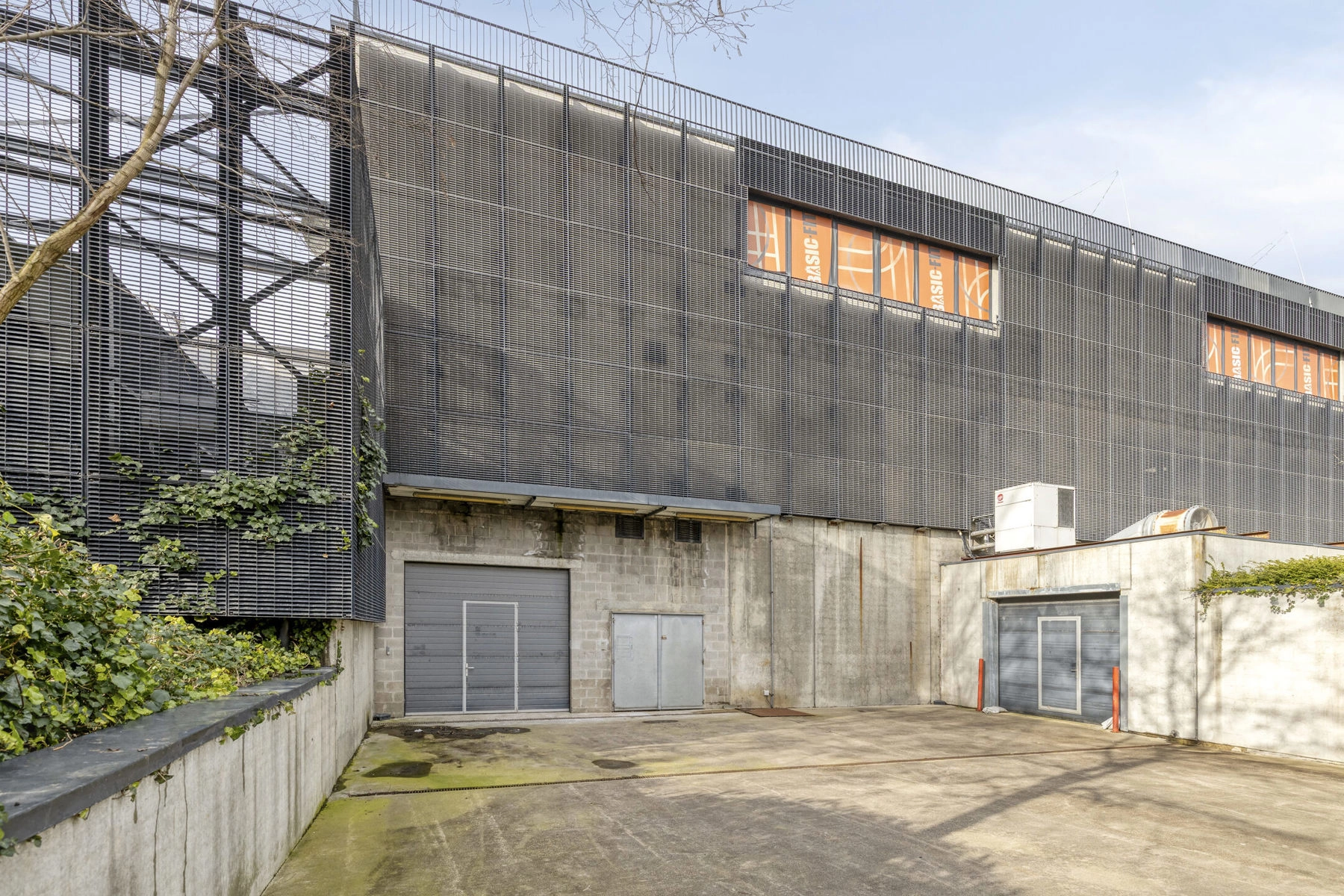 6ef89f8ac26d4f31ab72c4ad5d531dfe photo